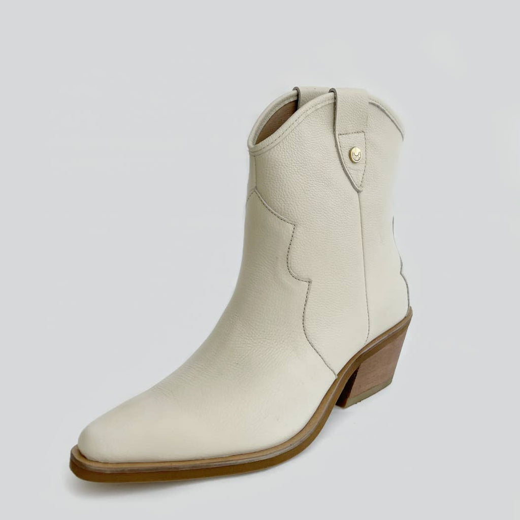 Sharp western booties - Ivory leather